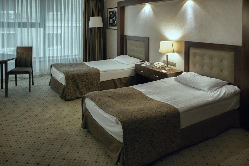 Diplomat Hotel By Ag Hotels Group Αστάνα Εξωτερικό φωτογραφία